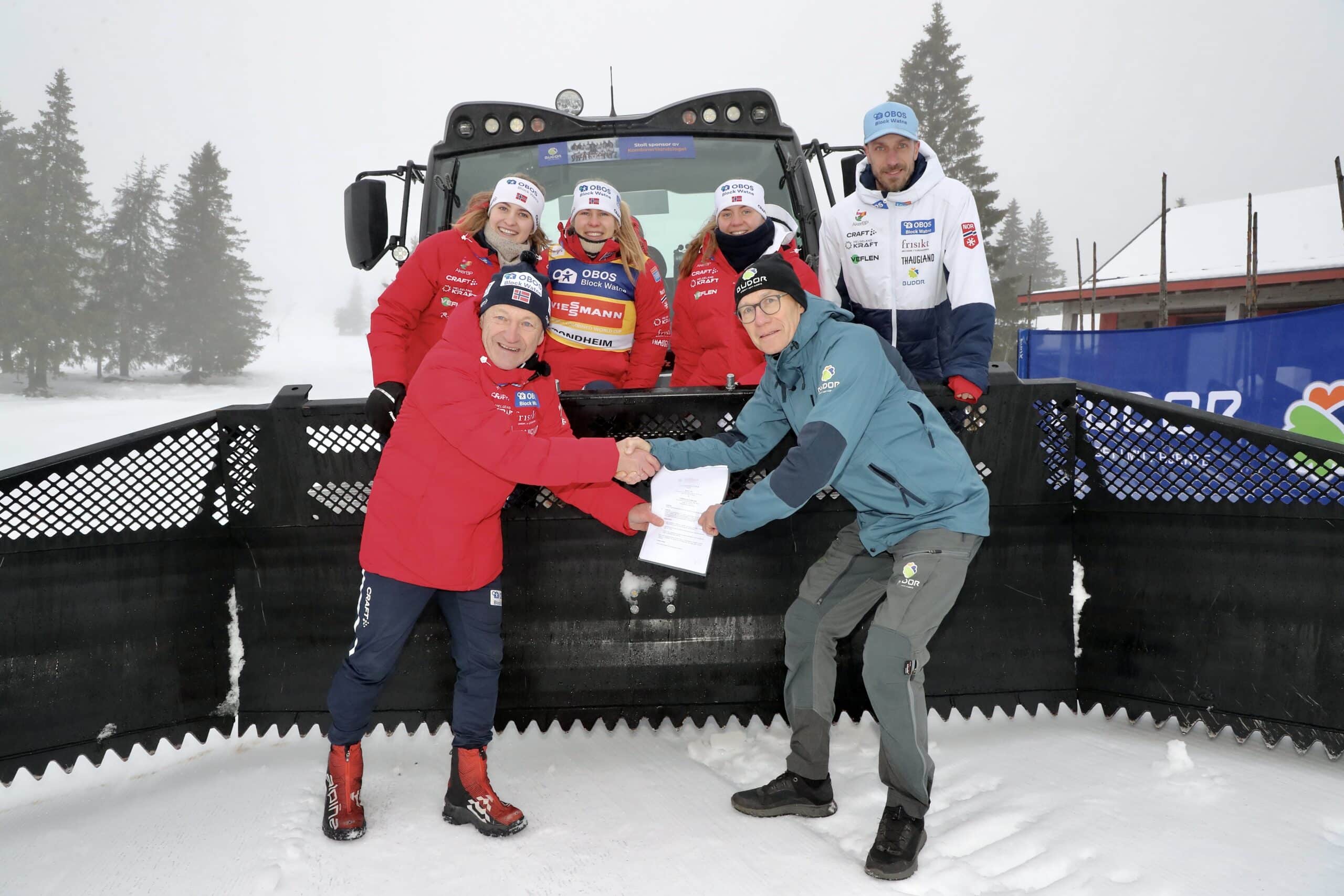 Fra avtalesigneringen, Ivar Stuan og daglig leder i Budor AS Endre J&oslash;rgensen. Foto: Ferskvann