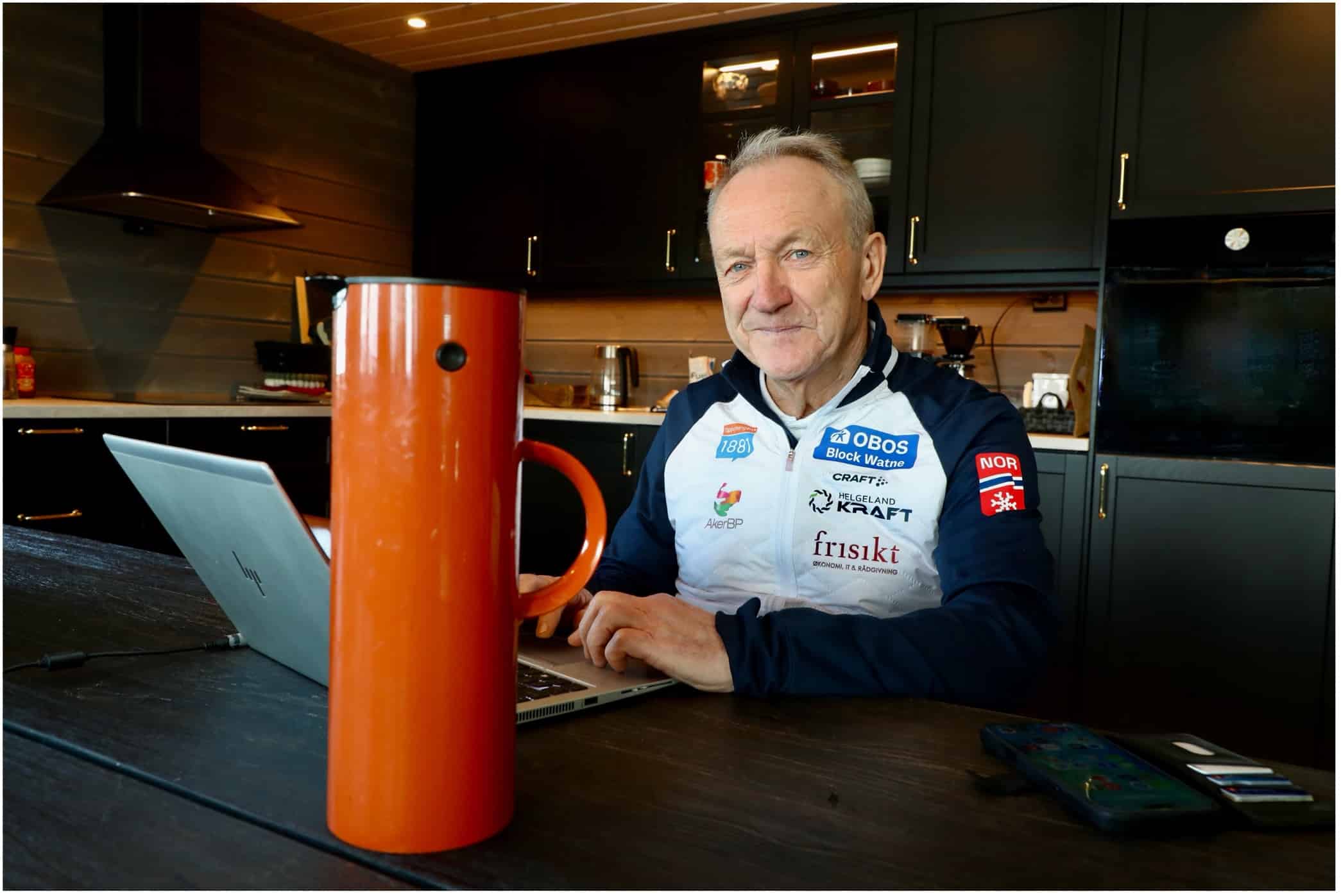 På hyttakjøkkenet på Budor finner sjefen for kombinertlandslaget både roen og de beste ideene. Foto: Ferskvann